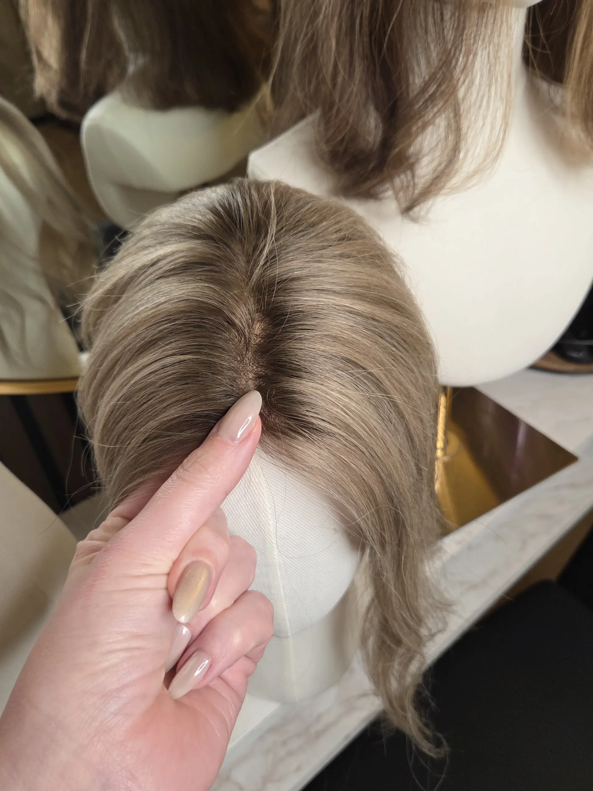 blonde topper met uitgroei